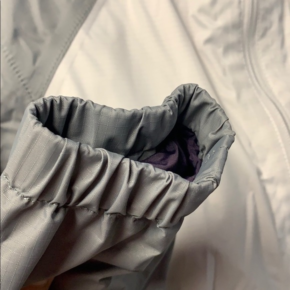 North face Women’s light jacket - Picture 4 of 11